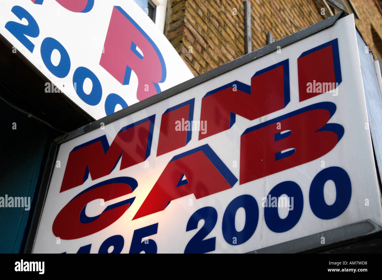 Mini taxi großbritannien Fotos und Bildmaterial in hoher Auflösung