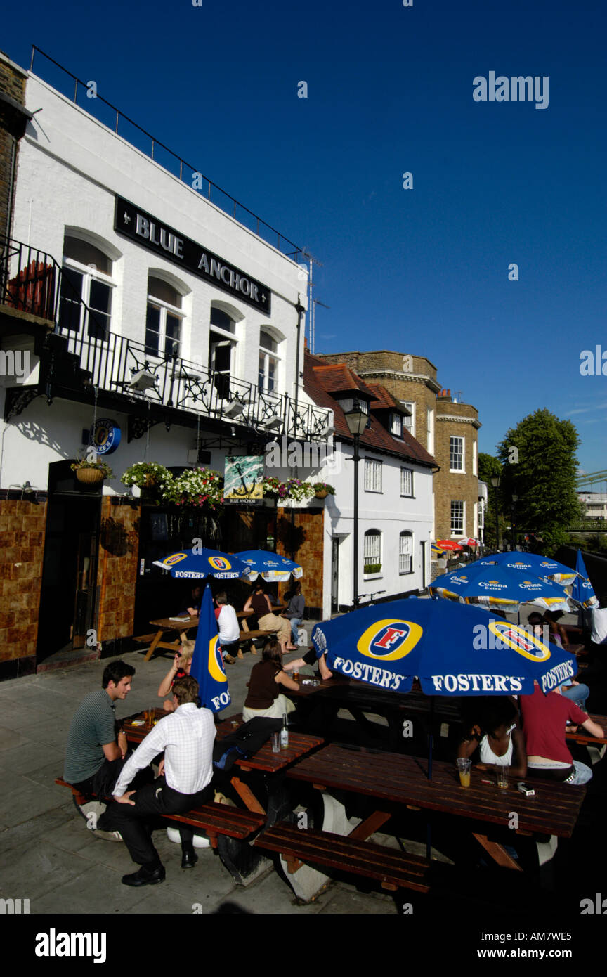 Die blauen Anker, einem Thames riverside Pub in Hammersmith, London, England, UK Stockfoto