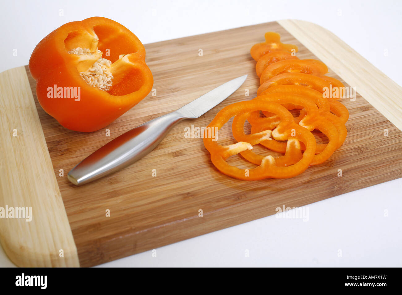 Orange Paprika, in Scheiben geschnitten Stockfoto