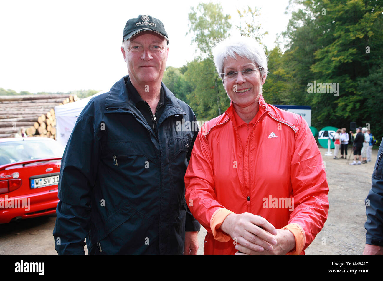 District Administrator Rolf Menzel, Doppel-Olympiasiegerin Heide Ecker-Rosendahl Stockfoto