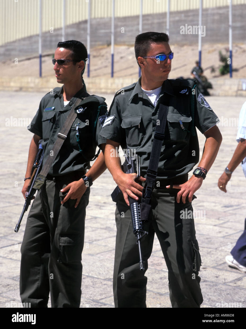Zwei israelische Soldaten an der West- oder Klagemauer in Jerusalem in Israel Stockfoto