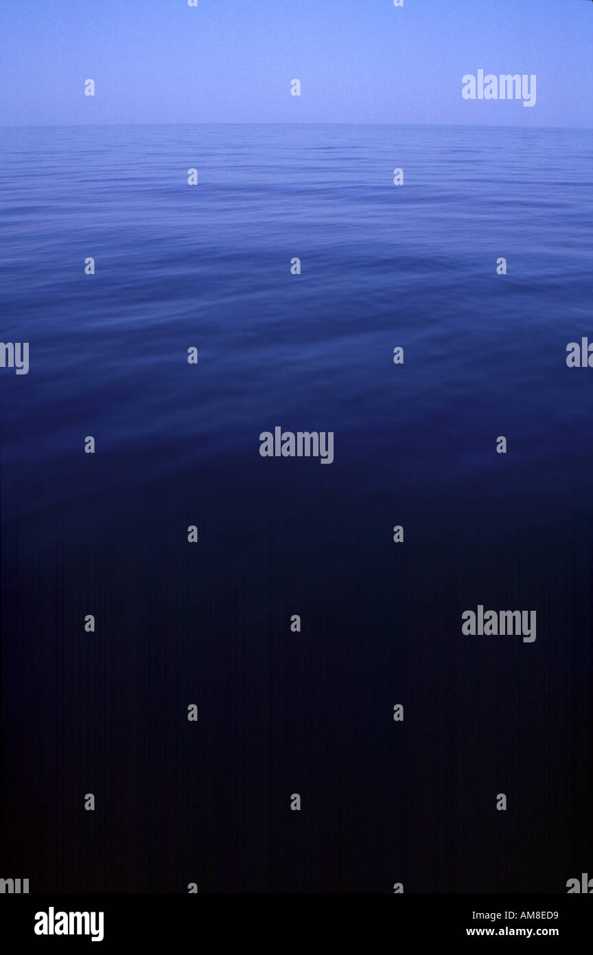 3242 ruhigen blauen Wasser Stockfoto