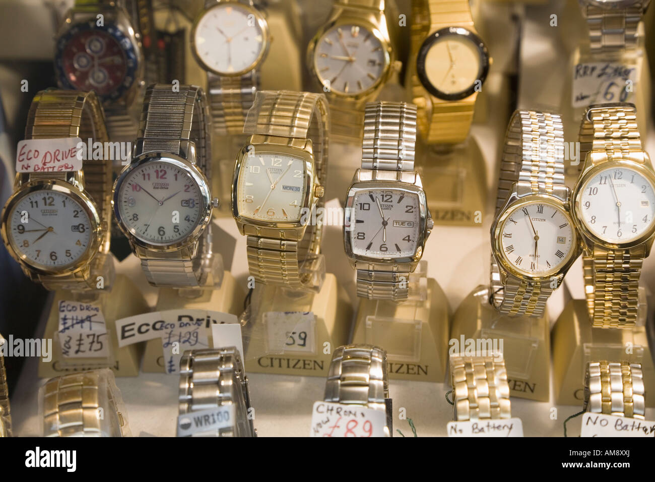 Gibraltar-Uhren zum Verkauf im Schaufenster Stockfoto