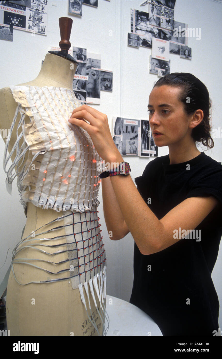 Mode-Studenten arbeiten an ihrem Projekt MA am Royal College of Art. London. Stockfoto