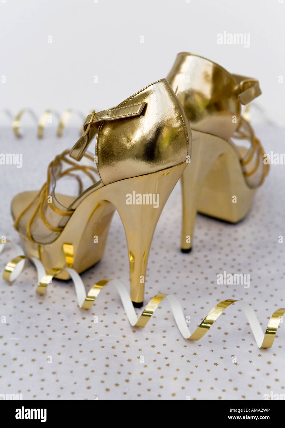 Retro-Stil gold "Plattform" Schuhe Stockfoto