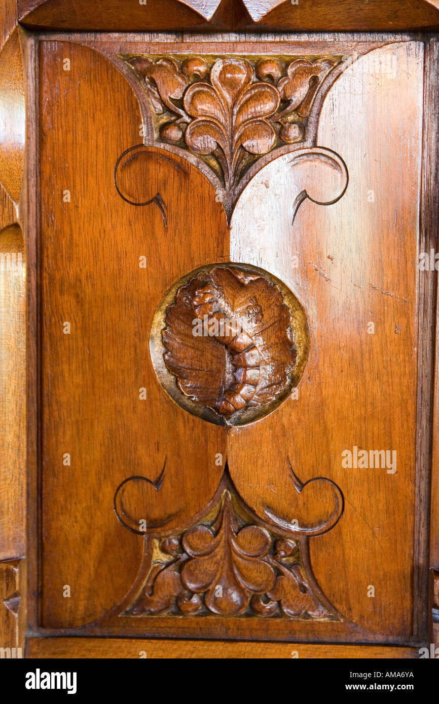 Wales Cardiff Cardiff Castle Herrn Butes Schlafzimmer William Burges Lebenszyklus der Motten Garderobe Raupe panel Stockfoto