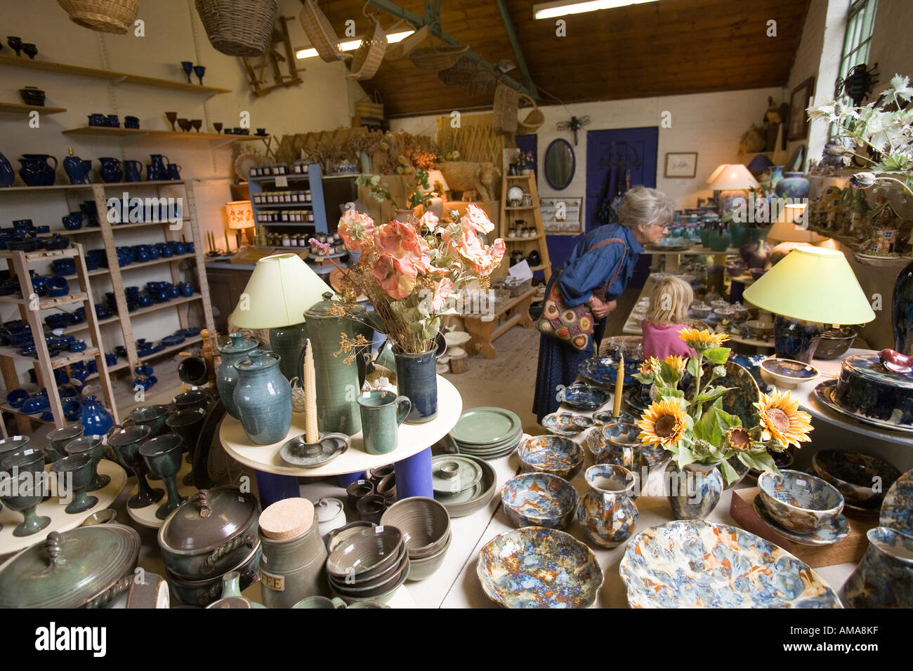 West Sussex South Downs Amberley Village Keramik showroom Stockfoto