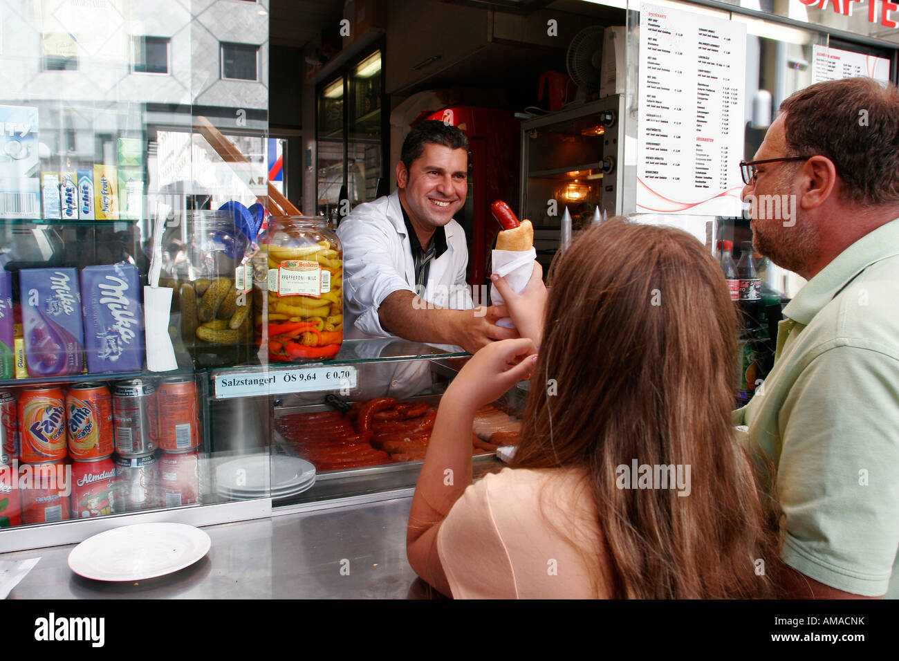 August 2007 - Essen stall verkauft Würstchen Wien Österreich Stockfoto