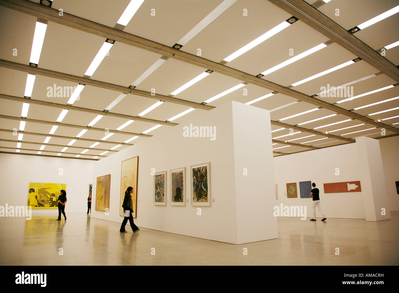 Aug 2008 - Besucher an das MUMOK Museum moderner Kunst Wien Österreich Stockfoto