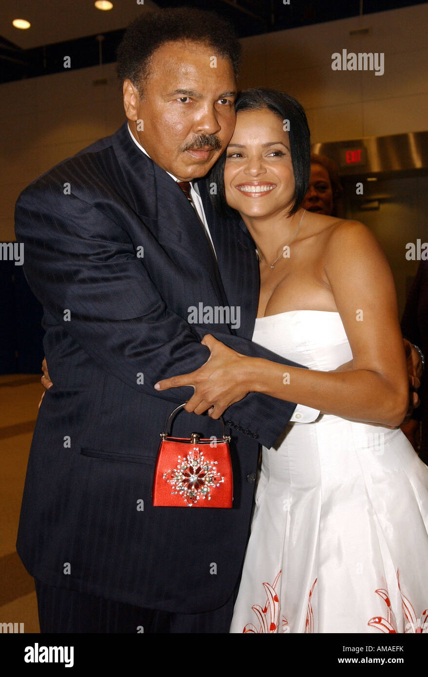 Muhammad Ali und Victoria Rowell Schauspielerin auf die junge und das rastlose stehen für Fotos bei der Congressional Coalition on Adopti Stockfoto