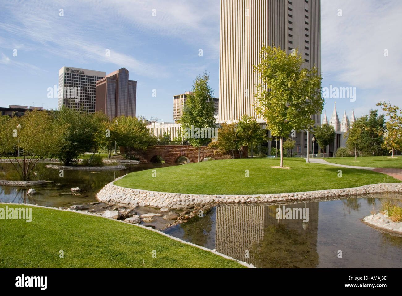 Innenstadt von Gebäuden wie gesehen von Creek Stadtpark im Zentrum von Salt Lake City Utah Stockfoto