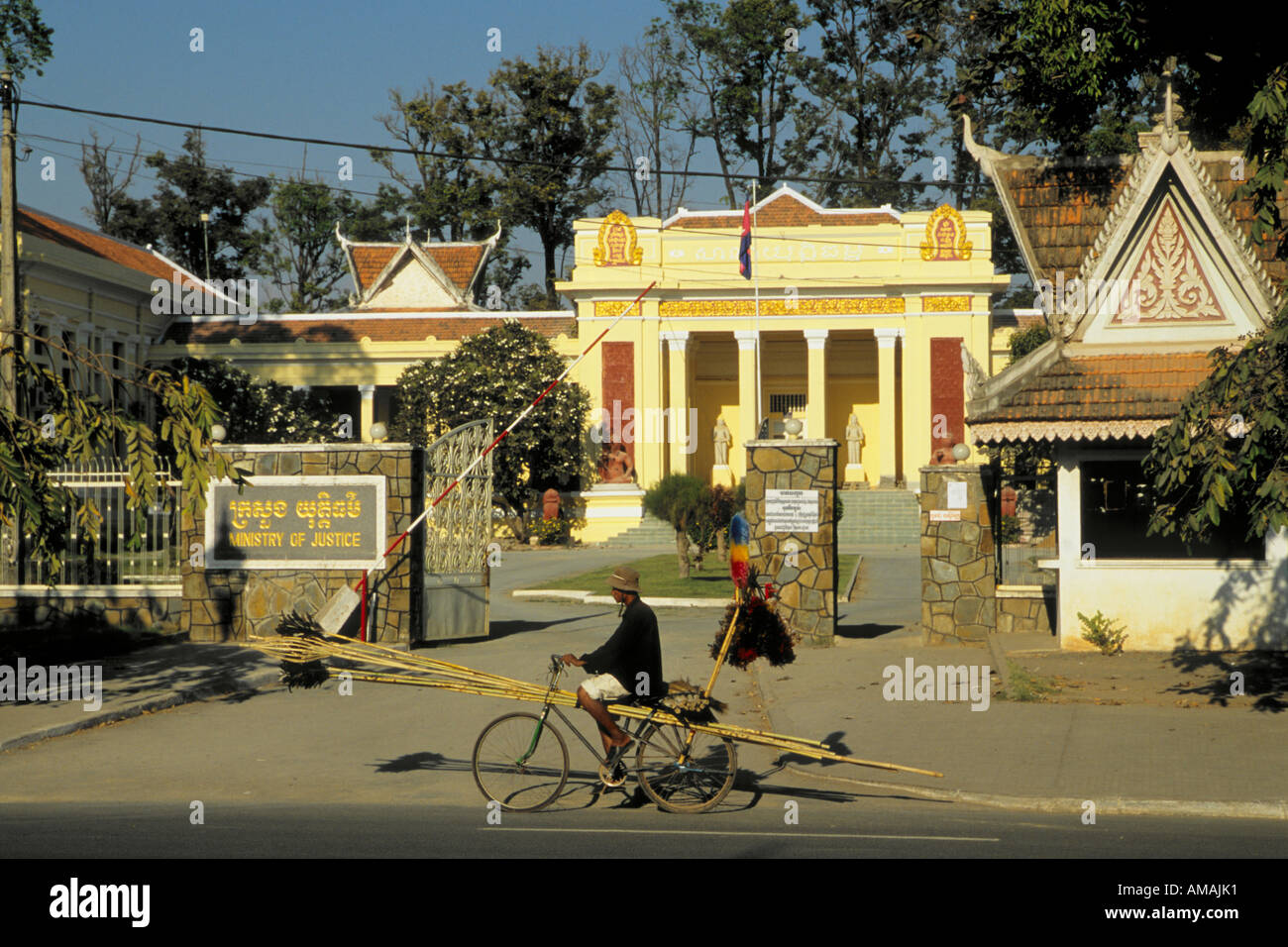 Kambodscha Phnom Penh Ministerium von Gerechtigkeit Straßenszene Stockfoto