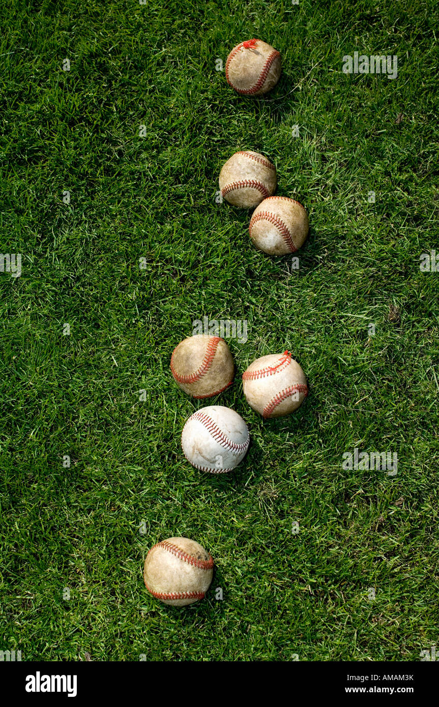 Baseballs auf Rasen Stockfoto