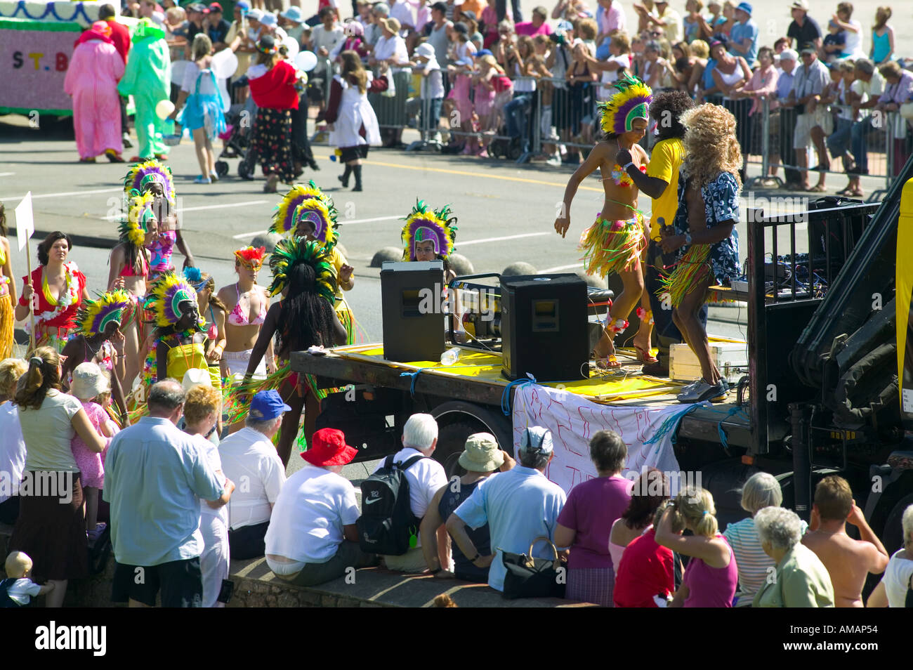 Reggae-Band während der Battle of Flowers Parade in Jersey, Kanalinseln Stockfoto