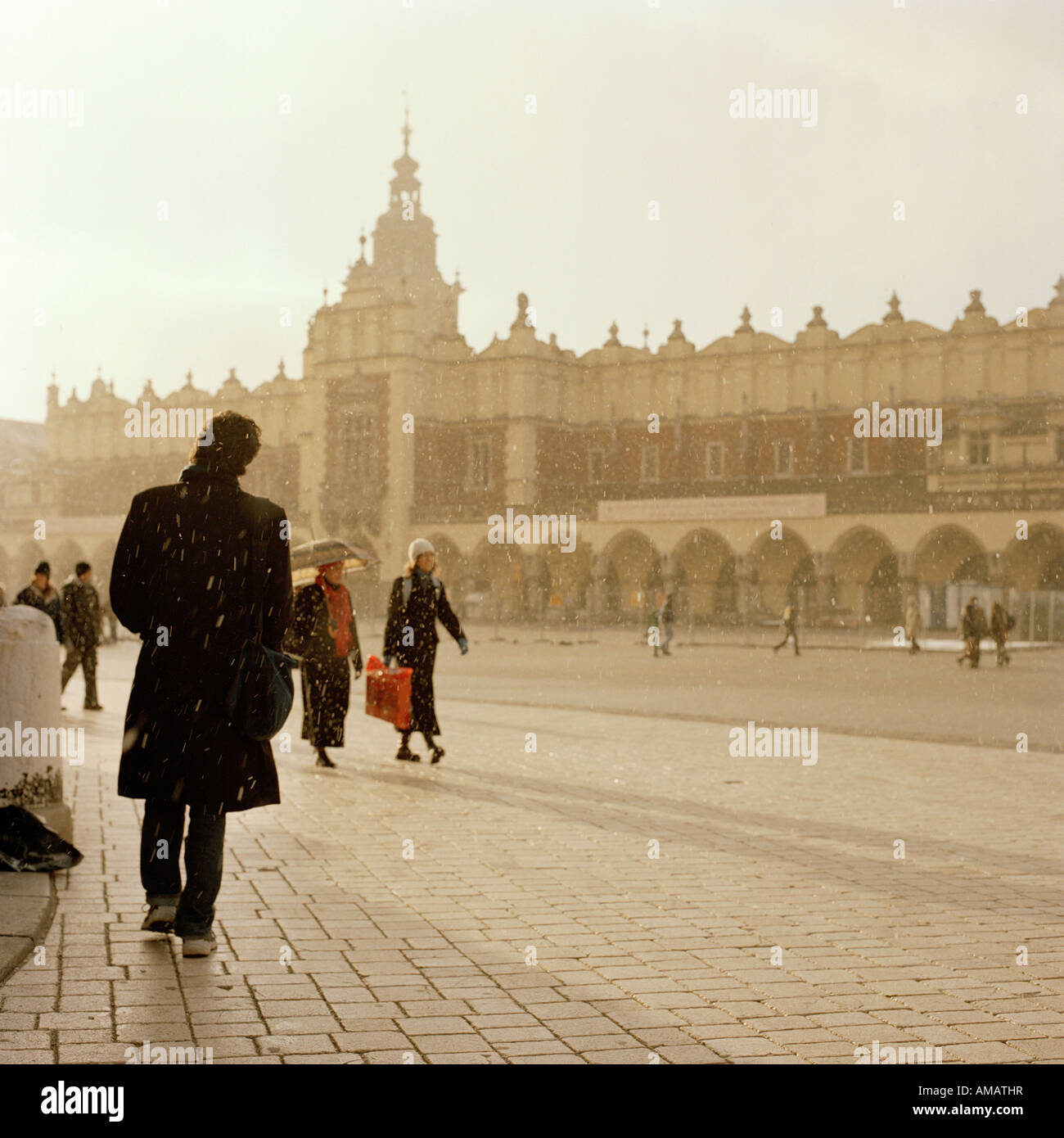 Menschen zu Fuß in der Altstadt von Krakau, Polen Stockfoto