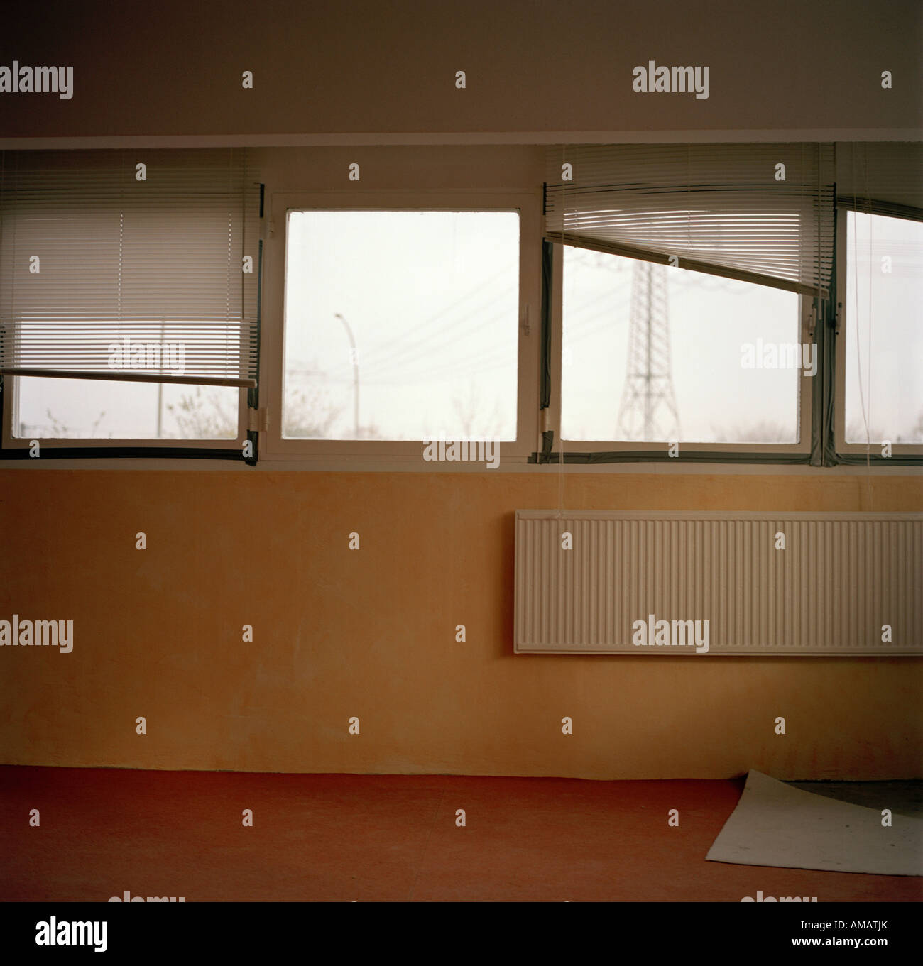 Einen leeren Raum mit Fenster-Vorhänge Stockfoto