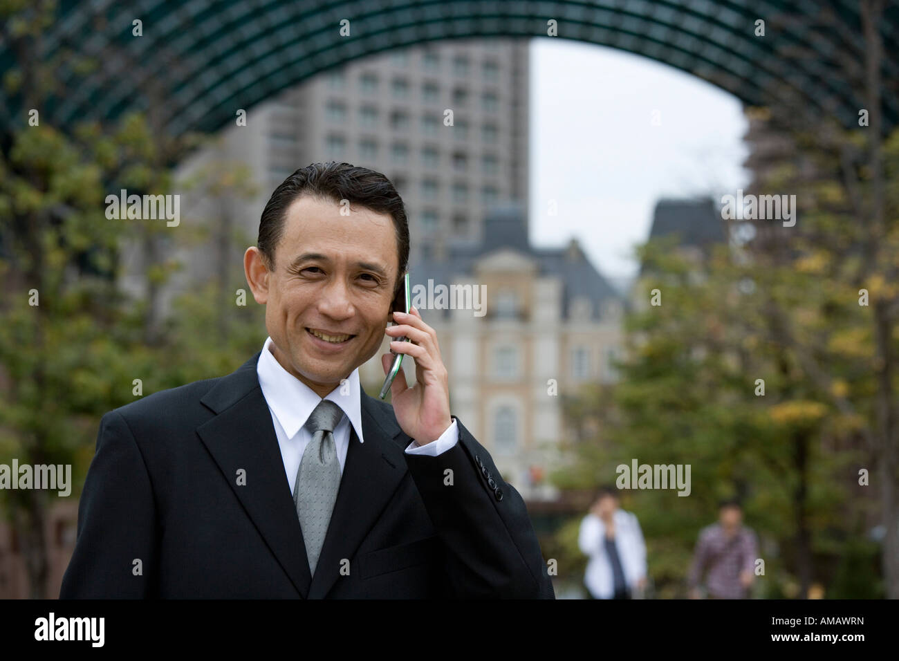 Ein Geschäftsmann mit dem Handy telefonieren Stockfoto