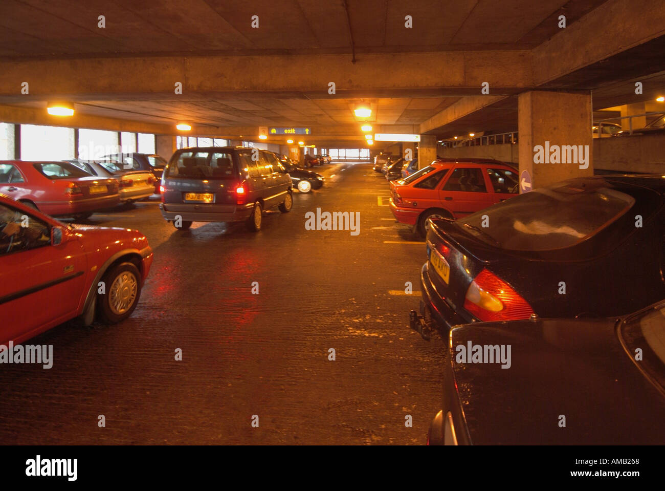 Chelmsford Autofahrer finden Parkplätze innerhalb des Rates laufen Stadtzentrum Shopper mehrstöckiges Parkhaus Stockfoto