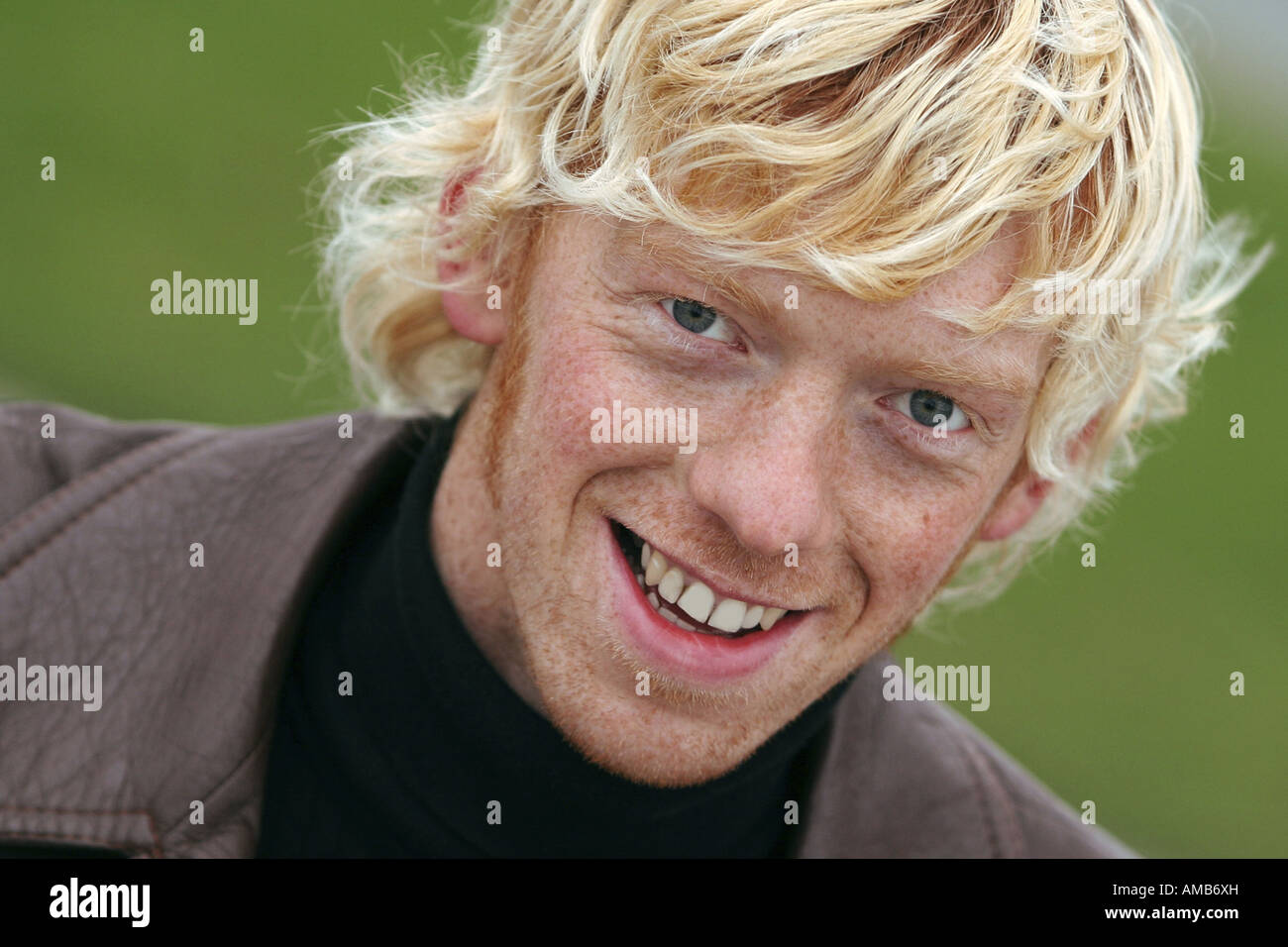 Joung Blonder Mann Mit Einem Drei e Bart Und Sommersprossen Stockfotografie Alamy