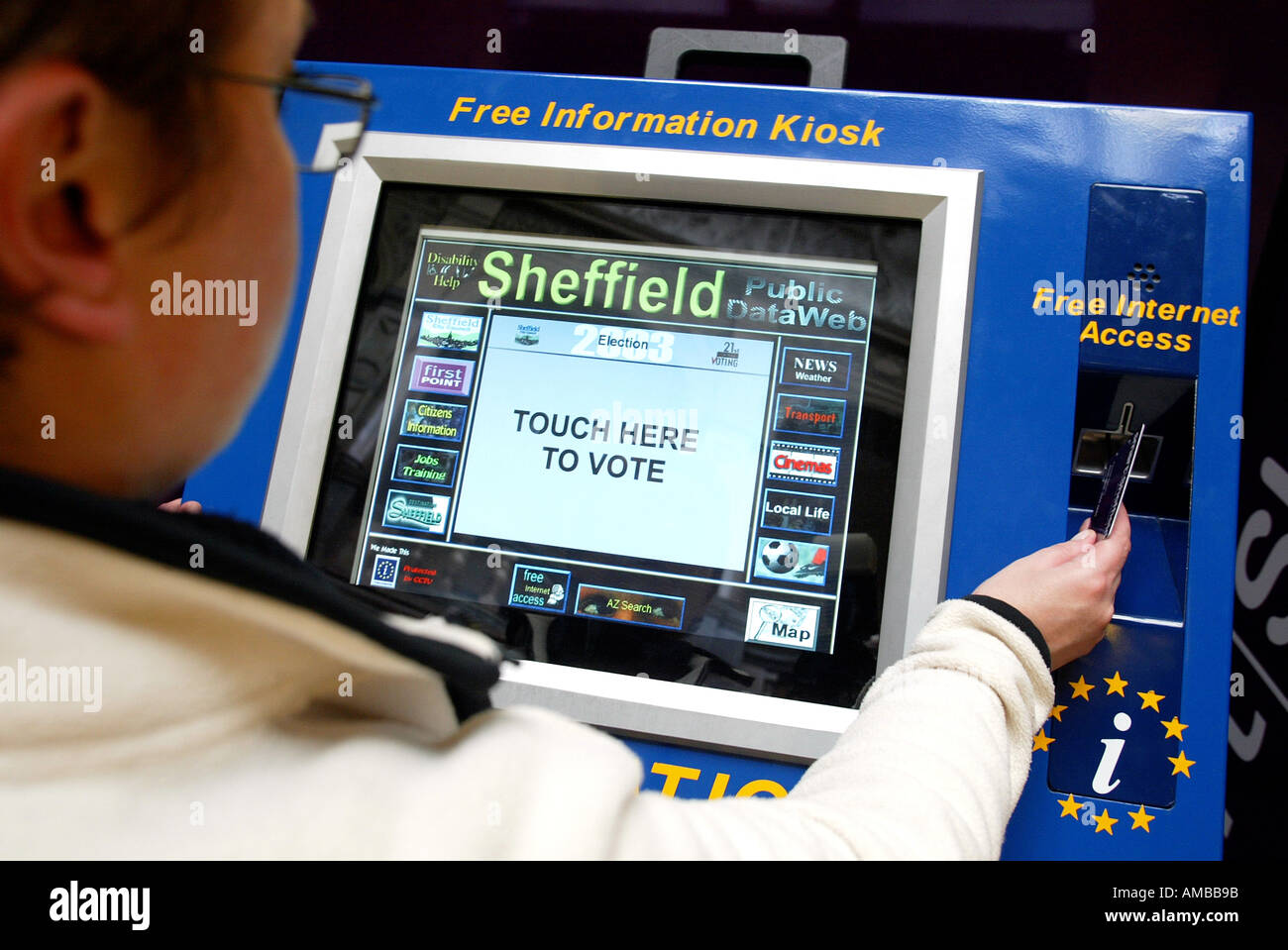 Online-voting Info-Point im Rathaus Sheffield South Yorkshire Stockfoto