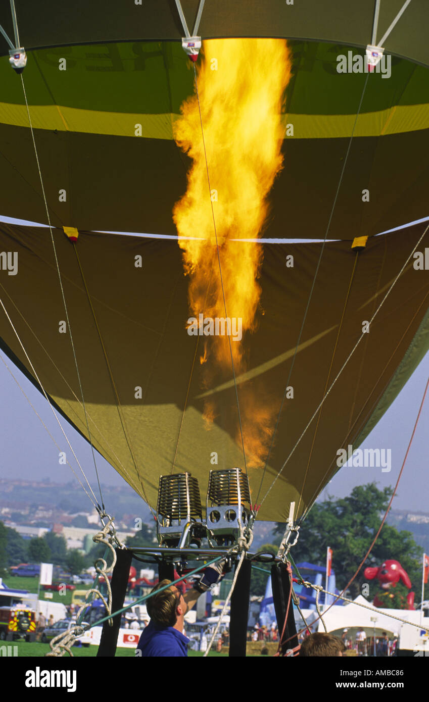 Vorbereitung nehmen Sie aus an der Bristol Balloon Fiesta in Bristol Gloucestershire England UK Stockfoto