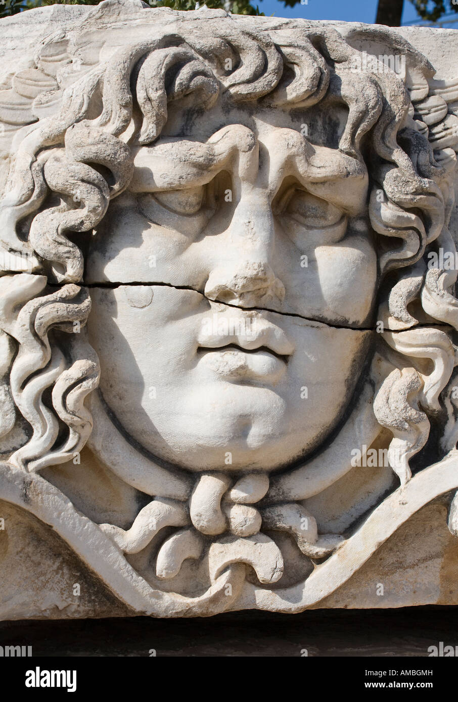 Stein gehauen Medusa Kopf Detail aus dem berühmten Medusa-Steinkopf im antiken griechischen Didim Didymia Stockfoto