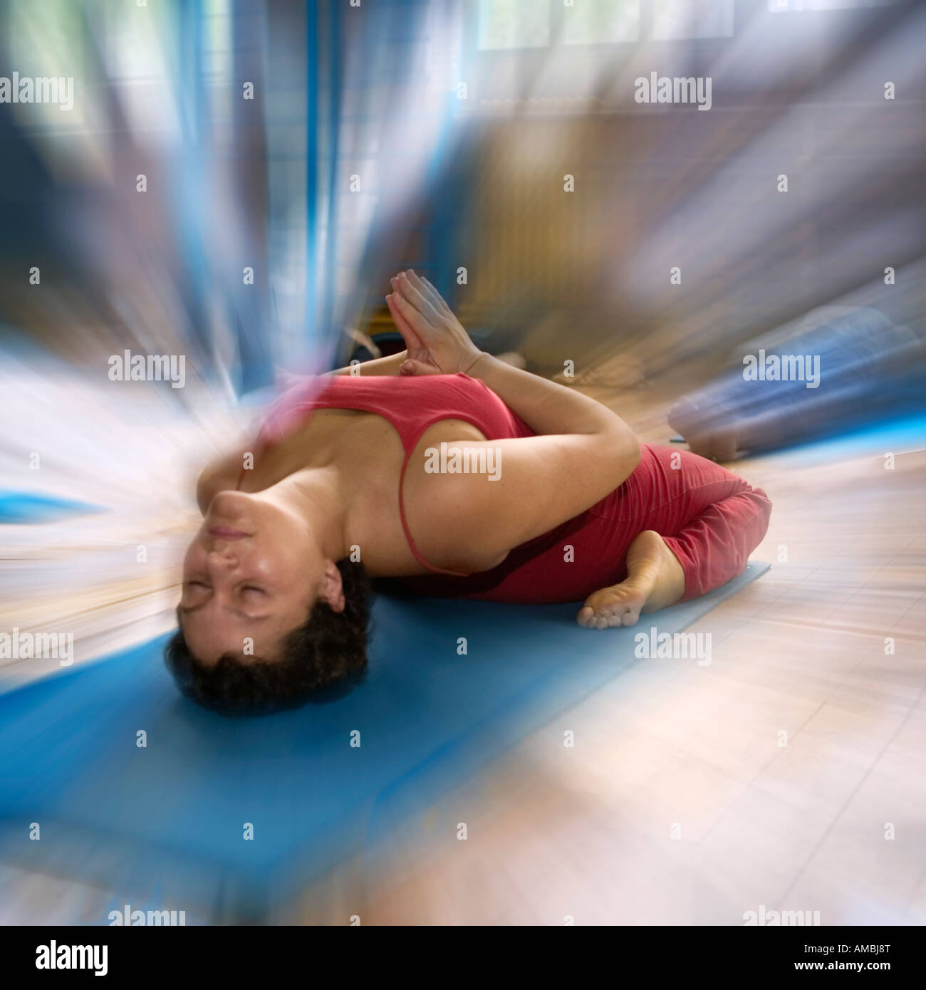 Frau in Fisch-pose Stockfoto