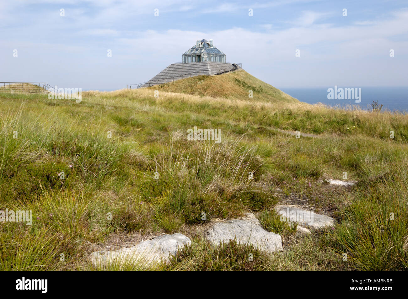 Ausstellungshalle und Aussichtsplattform auf Ceide Fields neolithischen Ort, in der Nähe von Ballycastle, County Mayo, Irland Stockfoto