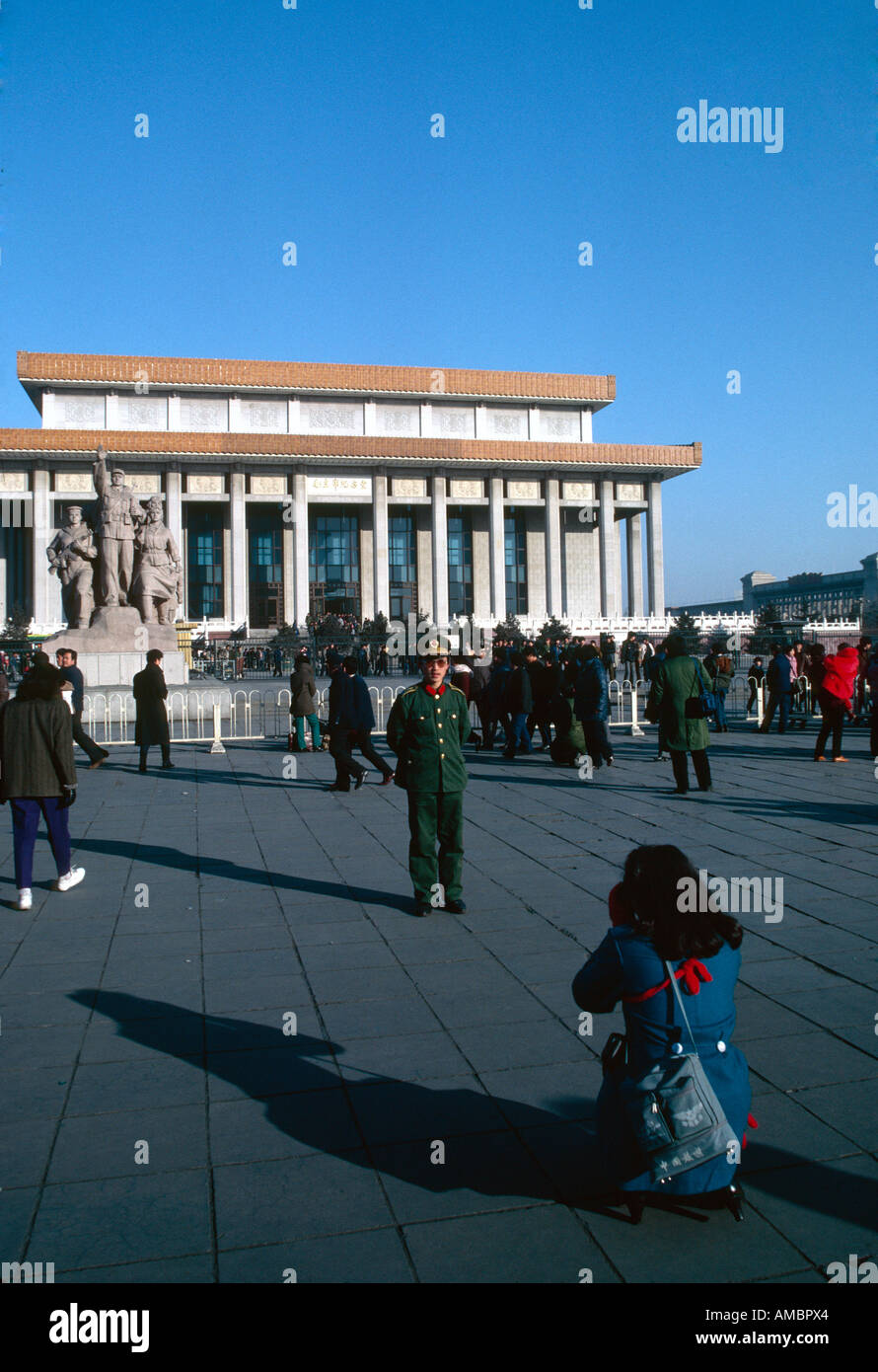 Soldat immer seine Photographie, Mausoleum von Mao Tse Tung, Platz des himmlischen Friedens, Peking, China Stockfoto