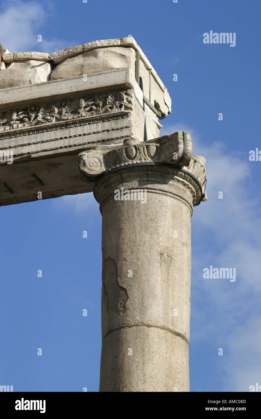 Säule in Rom Forum Romanum Italien l Stockfoto