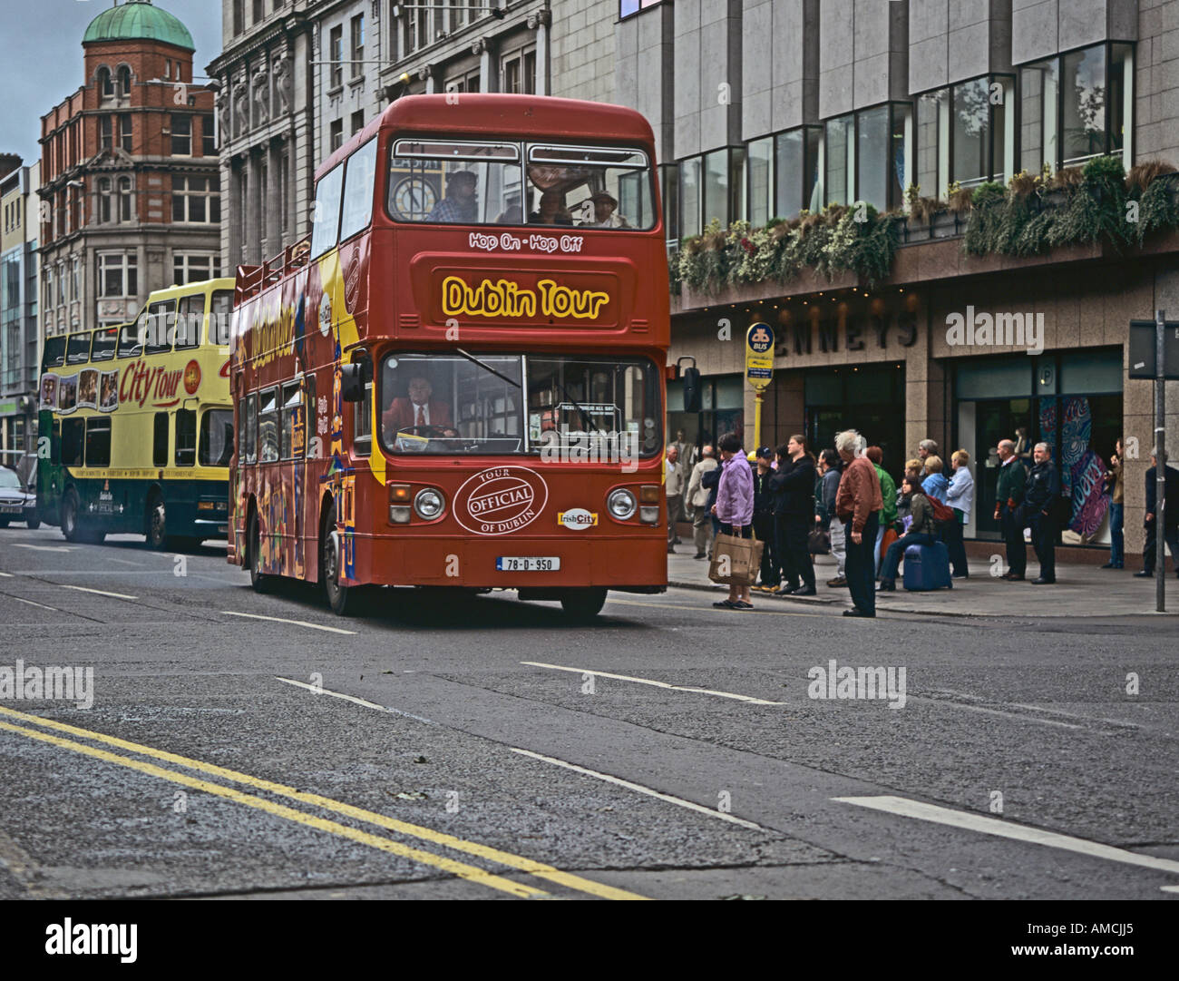 Republik von Irland Europäische UNION Juni Stadt DUBLIN-Tour-Busse in O' Connell Street Stockfoto