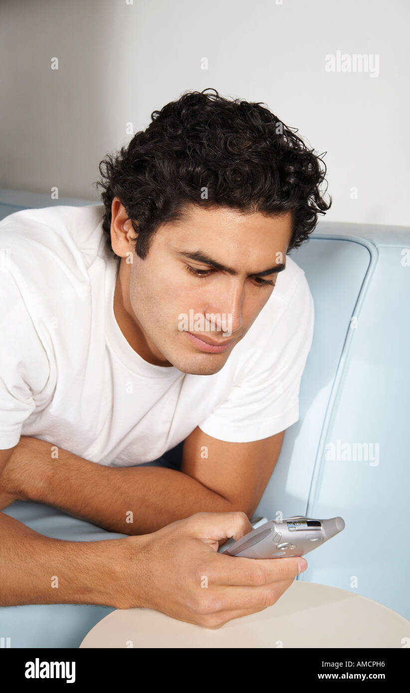 Mann mit Handy Stockfoto