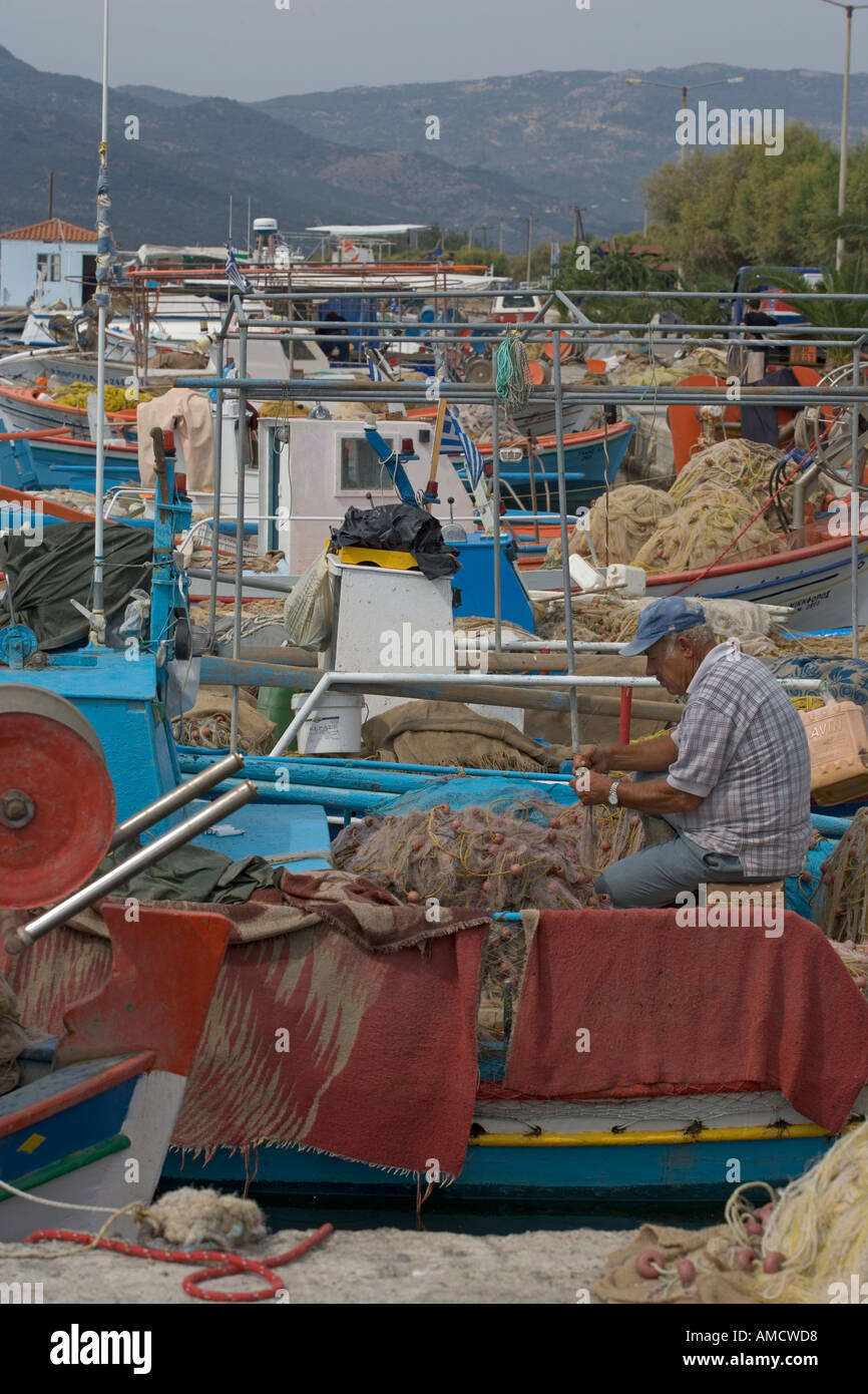 Ausbessern von Fishing Nets Skala Kalloni Lesbos Griechenland Stockfoto