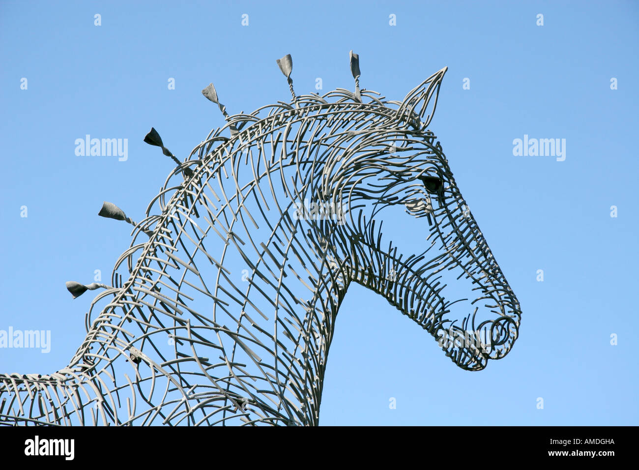 Die schweren Pferd Skulptur von Adam Scott 4 5 m hoch, gebaut aus verzinktem Stahl Glasgow Schottland. Kann gesehen werden whiled Driving West auf der Autobahn M8. Stockfoto