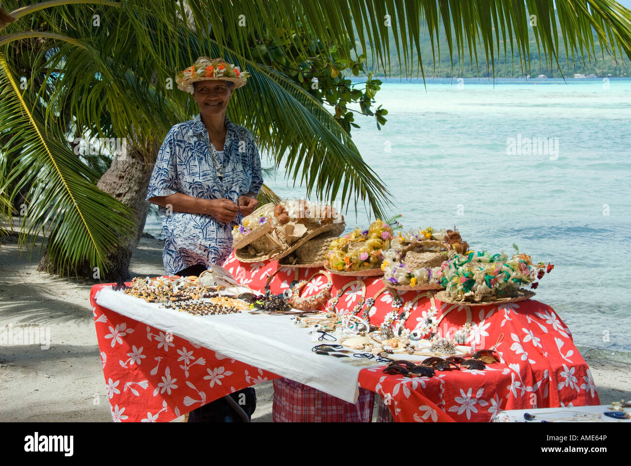 Taha'a Insel, Französisch-Polynesien, lokale Anbieter auf dem Motu Mahana Stockfoto