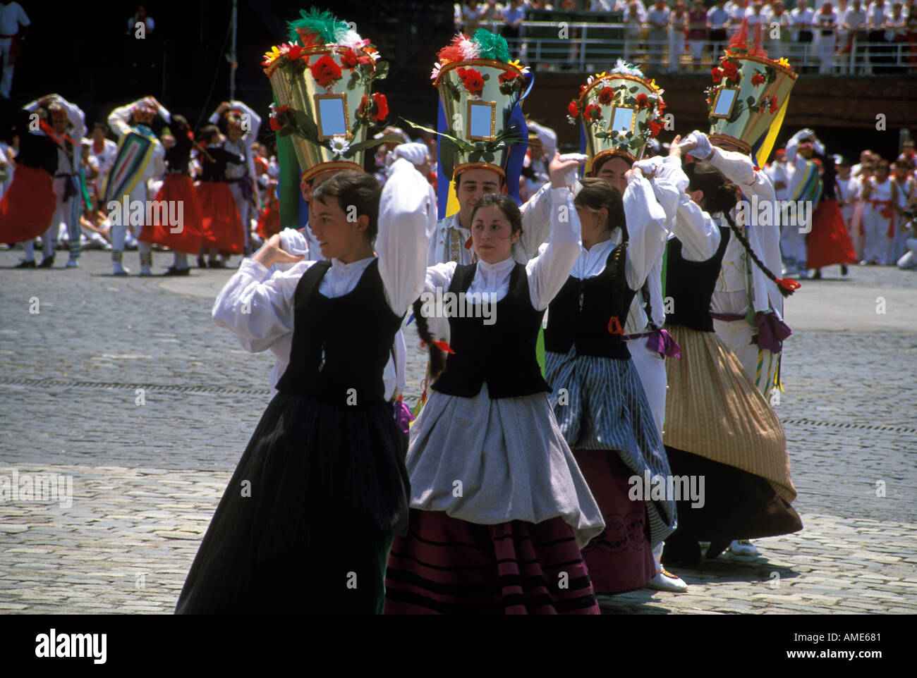 Spanien Navarra Pamplona Iruña San Fermin Festival traditionelle Tänzer Stockfoto