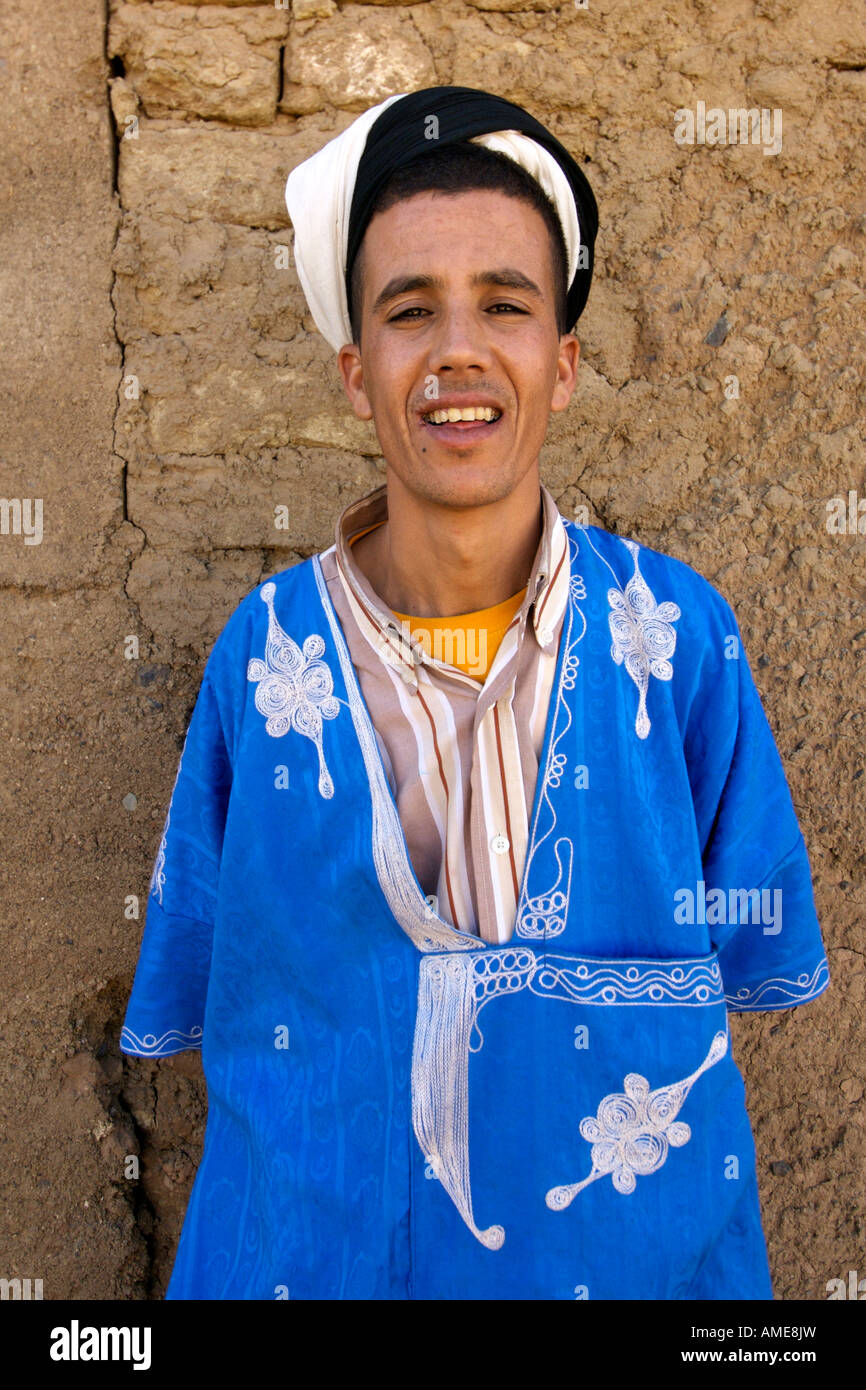 Porträt eines Mannes im Dorf Merzouga im östlichen Marokko Berber. Stockfoto