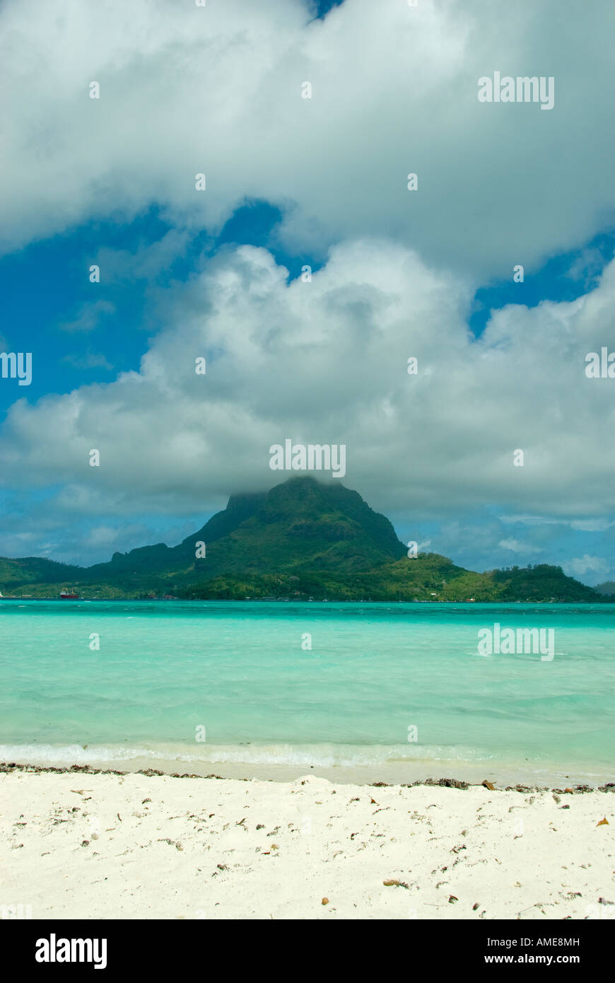 Gesellschaftsinseln, Französisch-Polynesien. Bora Bora von Motu Teveiroa Stockfoto