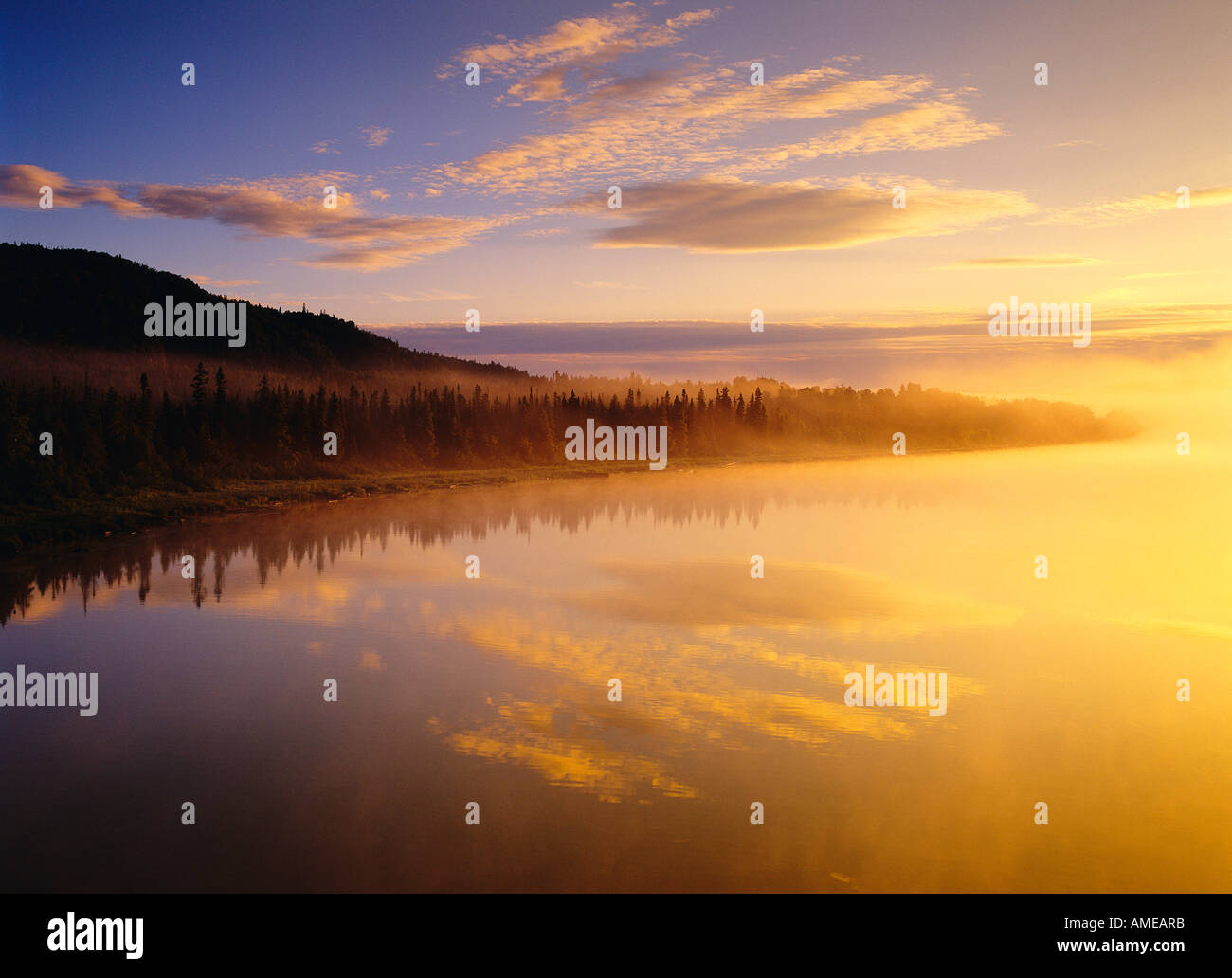 PIC River bei Sonnenaufgang, in der Nähe von Pukaskwanat Park, Ontario, Kanada Stockfoto