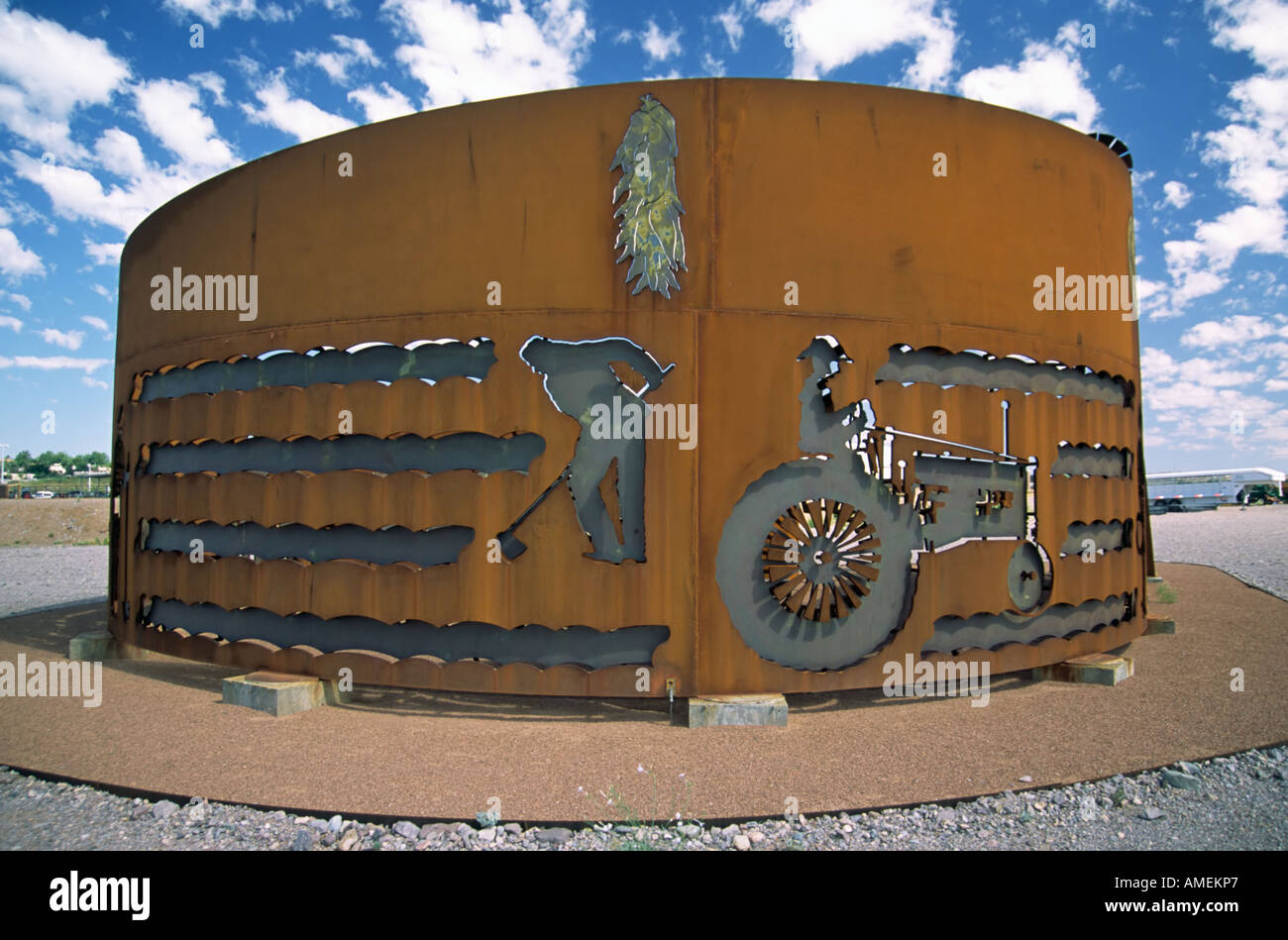 Herr 0383 Eisenskulptur repräsentiert die wegweisende Vergangenheit an der New Mexico Farm und Ranch Heritage Museum in Las Cruces, NM. Stockfoto