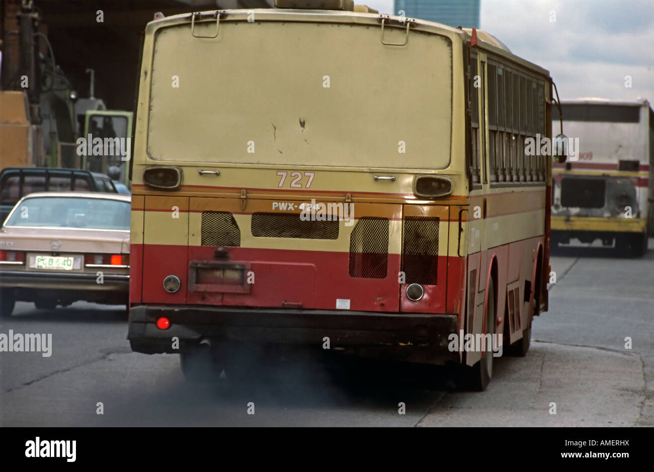 Bus Auspuff, Manila Verkehr, Philippinen Stockfoto