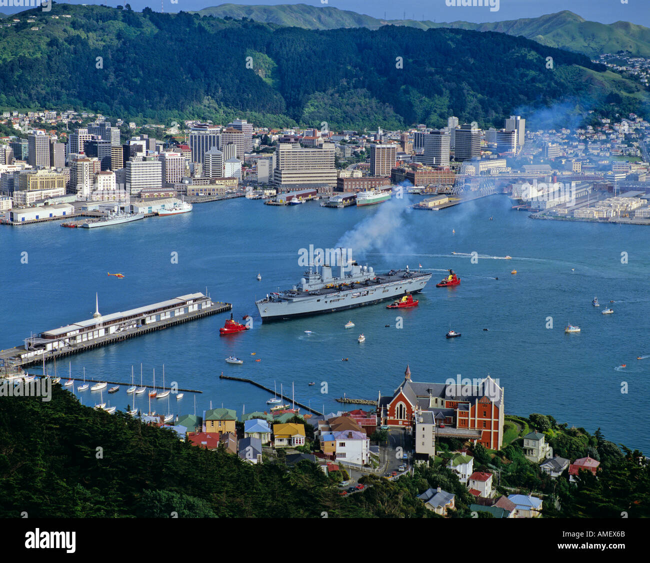 HMS Invincible Besuch Wellington Harbour in Neuseeland 1983 Stockfoto
