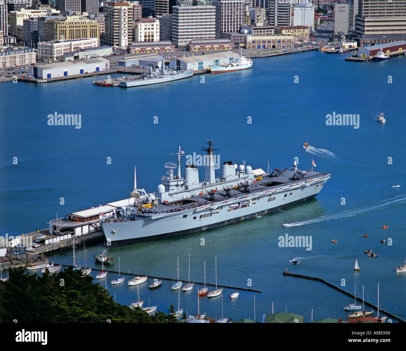 HMS Invincible Besuch Wellington Harbour in Neuseeland 1983 Stockfoto