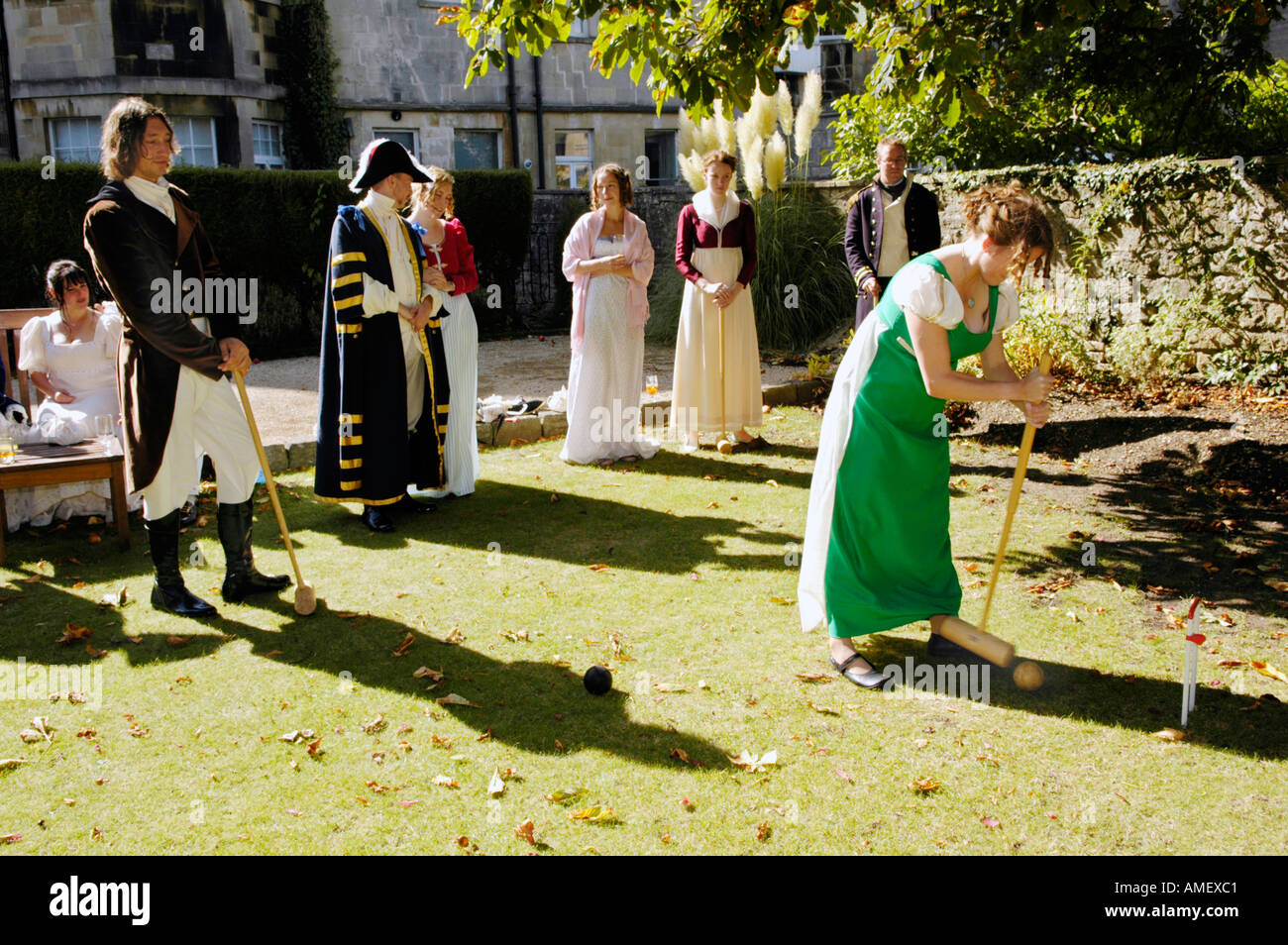 Georgische Trachtenumzug, der Jane Austen Festival in Bath England UK GB spielen Krocket im Royal Crescent Hotel starten Stockfoto