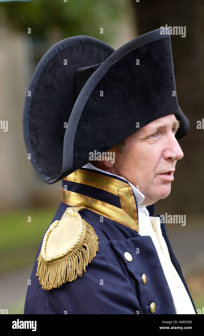 Georgische Trachtenumzug, der Jane Austen Festival in Bath England UK GB Mann in Marine Uniform zu starten Stockfoto