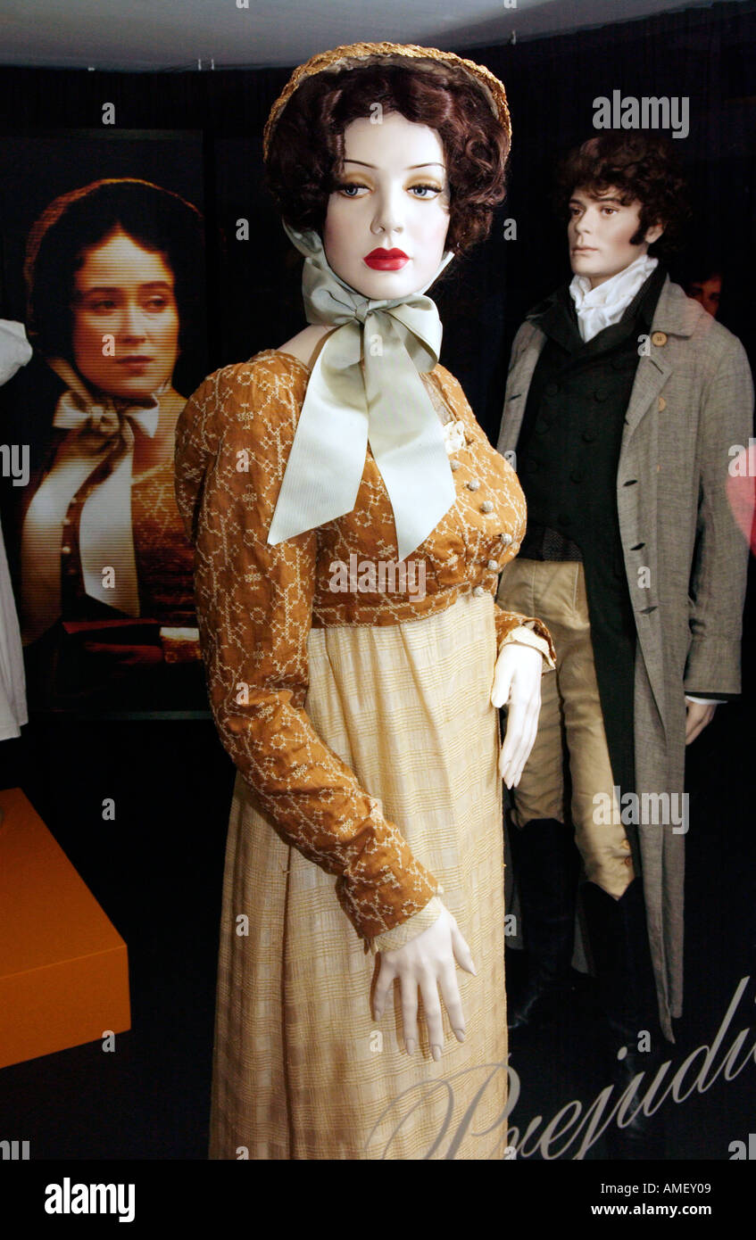 Anzeige der Kostüme aus der BBC-Produktion von Pride and Prejudice in The Museum of Costume in Bath England UK GB Stockfoto