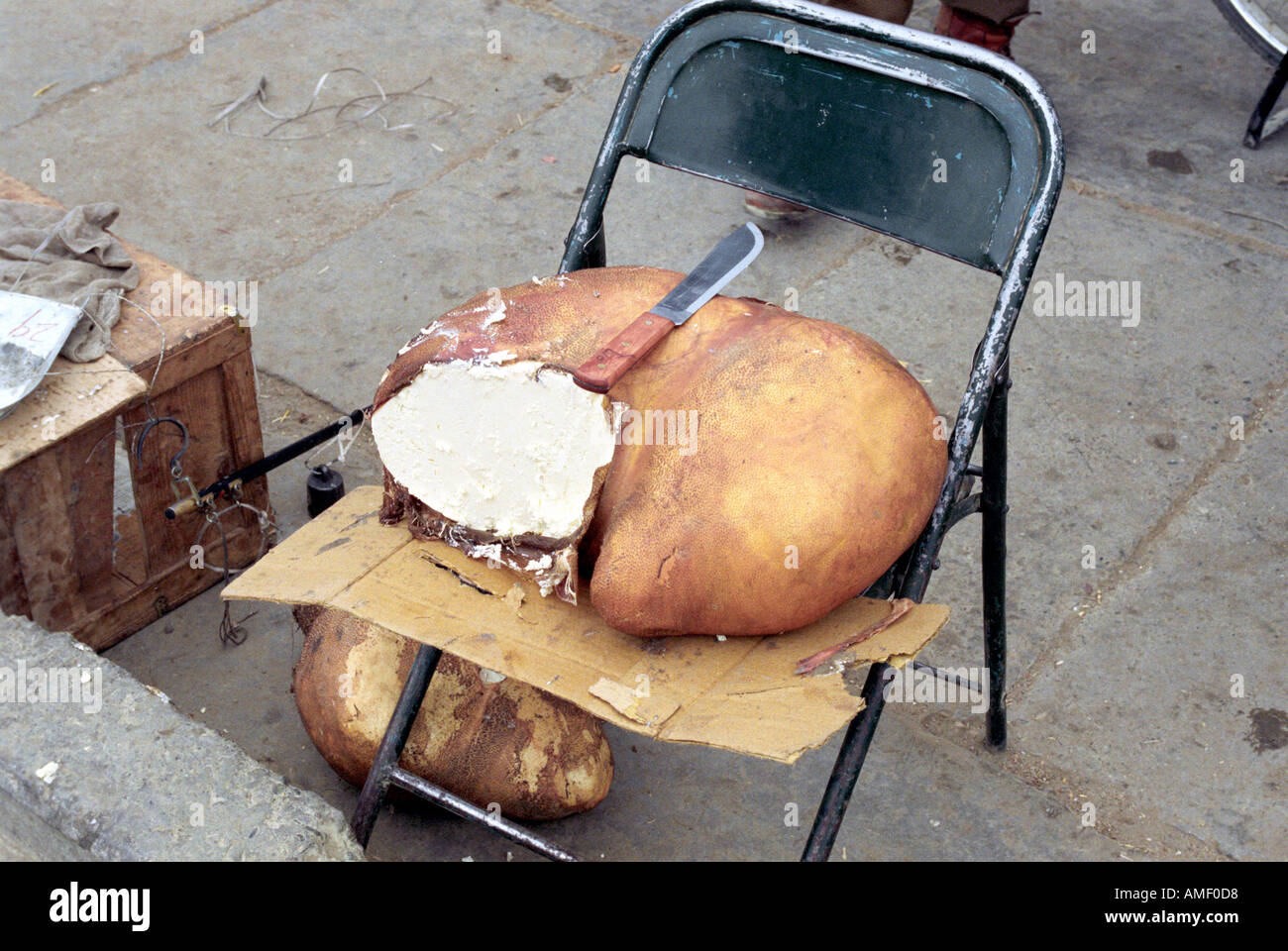 Stuhl in einem Straßenmarkt in Lhasa-Tibet Stockfoto