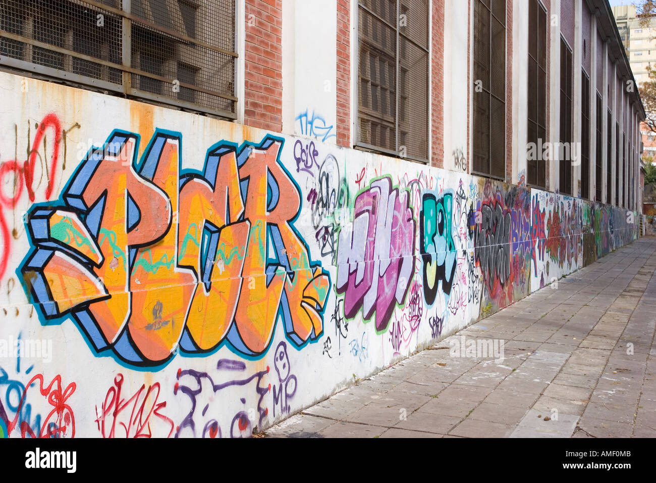 Malte Urban Graffiti an der Wand einer verlassenen Fabrik in der Stadt Buenos Aires, Argentinien Stockfoto