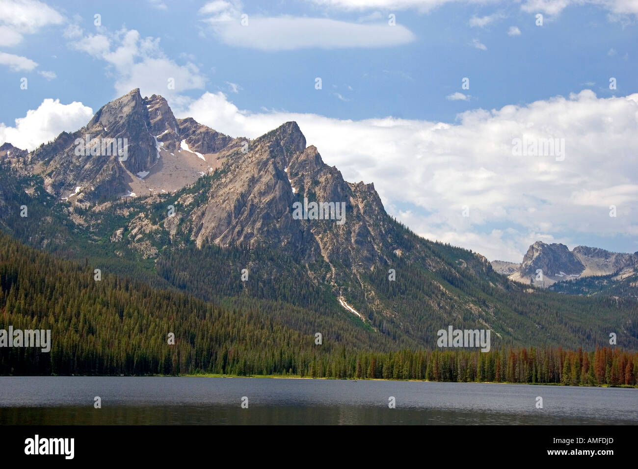 Sawtooth Berggipfel am Stanley-See in der Nähe von Stanley, Idaho. Stockfoto