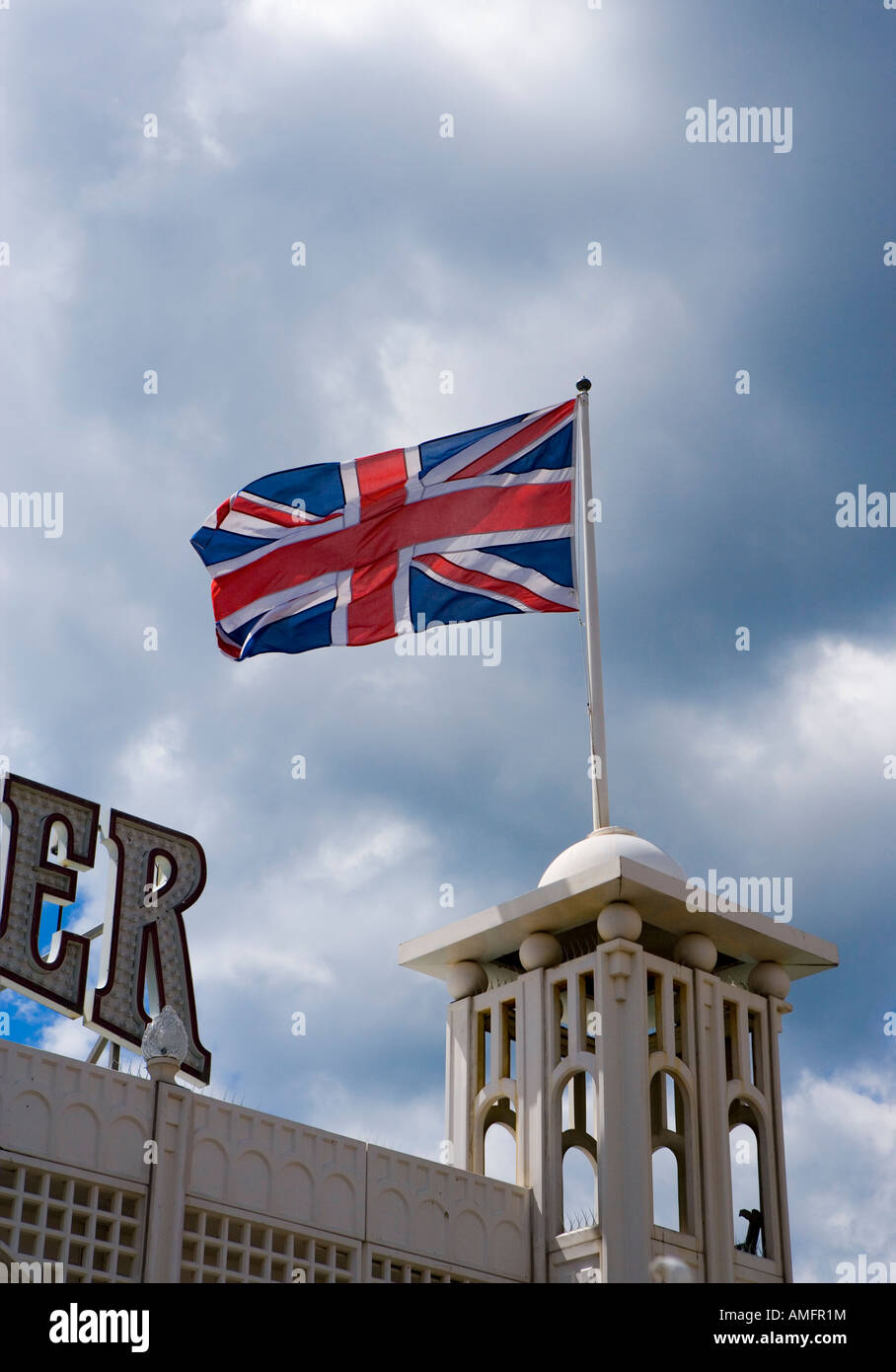 Großen britischen Union Jack-Flagge an der Brighton Pier England UK Stockfoto